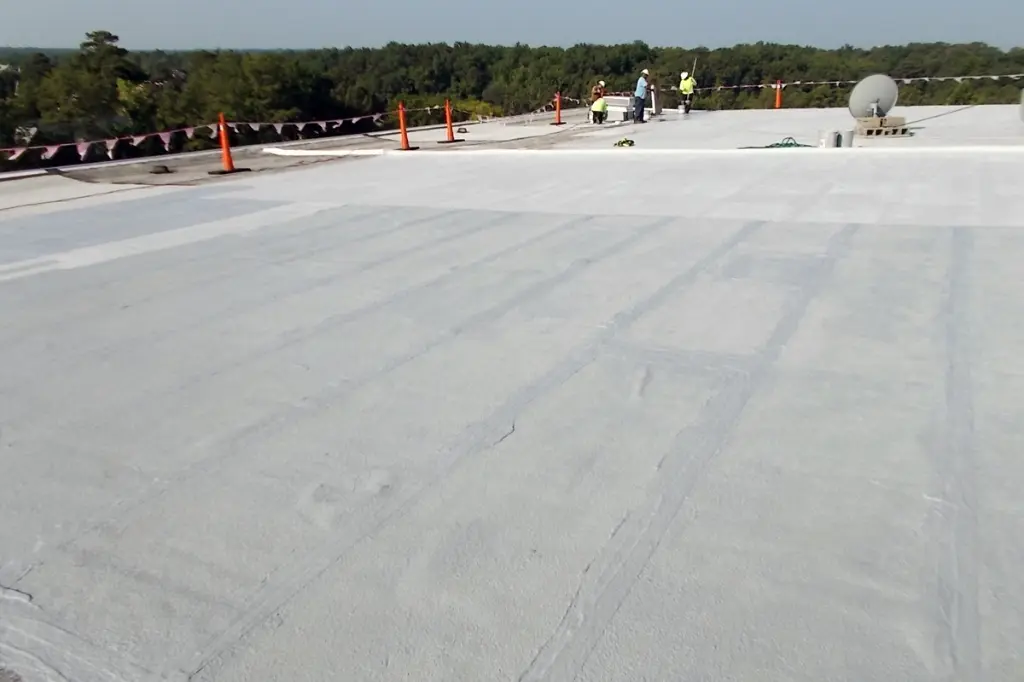 geogard-application_liquid-applied-roofing-products_02_lg.webp